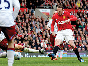 Wayne Rooney found the back of the net twice as Manchester United thumped Aston Villa 4-0 at Old Trafford. Net photo.