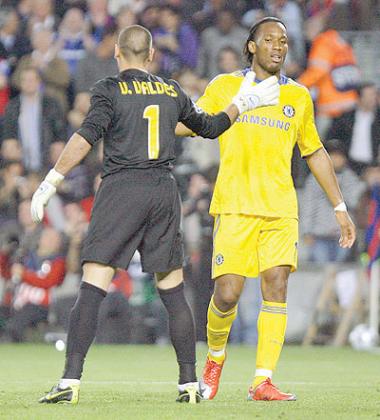 Chelseau2019s Didier Drogba (R) shakes hand with FC Barcelonau2019s Victor Valdes (L) during their past Champions League encounter. Net photo.