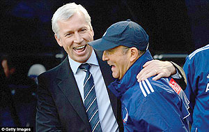 Alan Pardew (left) shares a joke with Tony Pulis but only the former would be smiling after the match. Net photo.