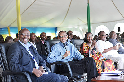 President Kagame (C), the Minister of Local Government, James Musoni (L) and the Governor of Eastern Province, Odette Uwamariya, during the President's visit to Gatsibo last month. The New Times / Village Urugwiro.