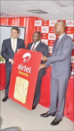 Prime Minister, Damien Habumuremyi with Airtel officials launch  the firmu2019s operations in Rwanda. 
