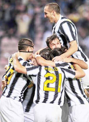 Juventus players celebrate at the end of an Italian Serie A match against Cagliari on Sunday. Net photo.