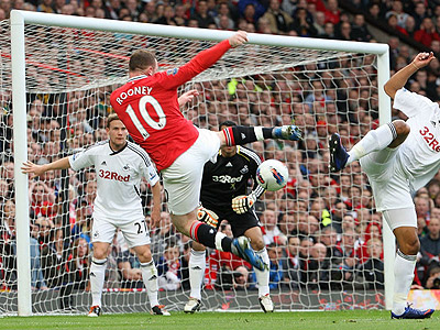 Manchester United faced Swansea at Old Trafford as they looked to go level on points at the top of the table. Net photo.