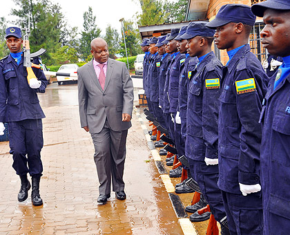 UNAMID Police chief James Oppong Boanuh inspects a guard of honour mounted by Rwanda National Police at Police headquarters in Kacyiru, yesterday. The New Times / Courtesy.