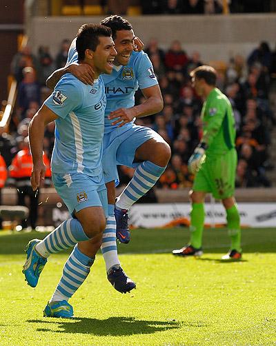 Manchester City will be hoping that their Argentinian strike pairing of Sergio Aguero and Carlos Teve can deleiver the good on a decisive final weekend. Net photo