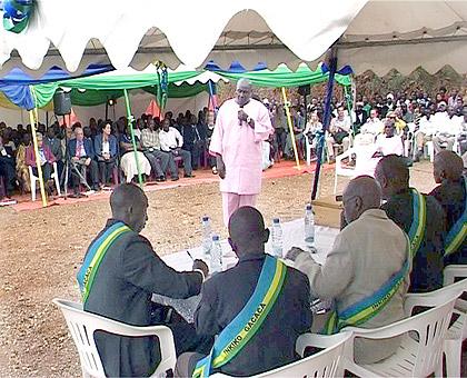 A Genocide suspect appearing before a past Gacaca session. Net photo.