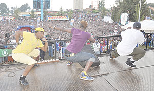 Urban Boyz take the excited crowd by storm, dancing to their u2018Sipiriyaniu2019 track.