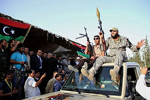 The revolutionaries of Zintan leave Tripoli International Airport during a ceremony on April 20, 2012. Net photo.