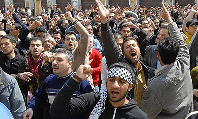 Syrian protesters shout. Net photo. 