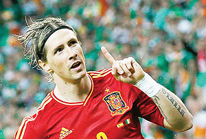  Torre sscored twice as Spain knocked Republic of Ireland out of Euro 2012 with a dominant display.