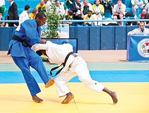 Rwanda's Yannick Sekamana (L) in action against Chadu2019s Mazou Abaker Mbairo at the African championships. The New Times/File.