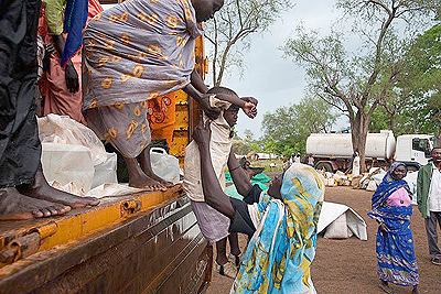 Refugees from Blue Nile state arrive at the Yusuf Batil Refugee camp from KM 18 camp, in Upper Nile State, South  Sudan, on June 22, 2012. Net Photo