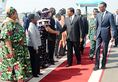 Tanzanian President Jakaya Kikwete greets members of the Tanzanian delegation at Kigali International Airport. Looking on is President Kagame.