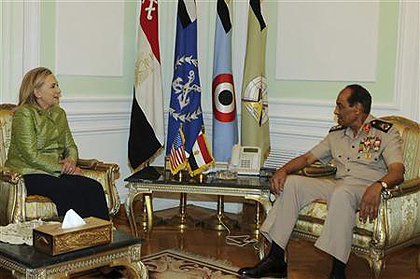 US Secretary of State Hilary Clinton with the Egypitan leader in Cairo yesterday. Net Photo.