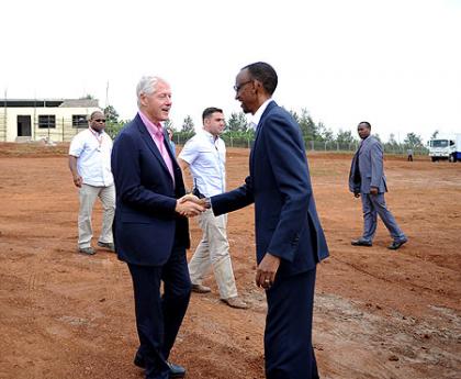 President Kagame welcomes President Clintom to Eastern Province 