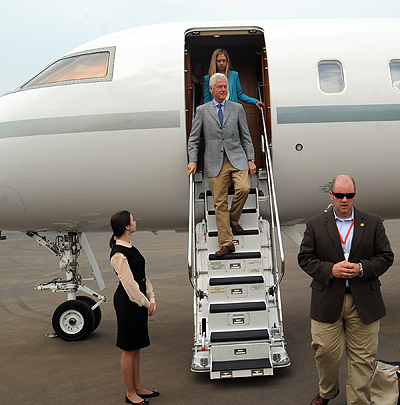 tPresident Bill Clinton on his arrival at Kigali International Airport on Wednesday.