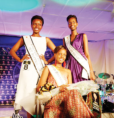 Miss Eastern Province Lillian Umutesi Mubera, with the 1st and 2nd runners-up, Fidelle Karangwa Tega (R) and Carmen Akineza. The New Times / Susan Babijja.
