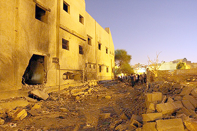 Libyan Intelligence building was damaged in attacks coinciding with the Kowaifiyah prison break-in. Net photo.