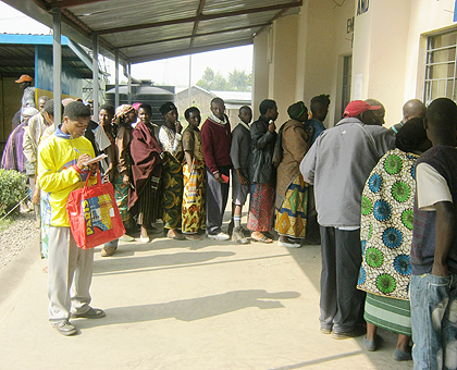 Travellers at Cyanika boeder crossing. The Sunday Times / Sam Nkurunziza.