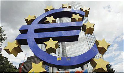 A general view of a structure of the Euro currency sign is seen in front of the European Central Bank (ECB) headquarters in Frankfurt. Net photo.