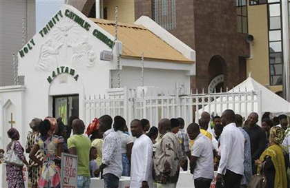 Worshippers arrive at Holy Trinity Catholic Church in Nigerias capital Abuja, June 24, 2012. Net Photo.