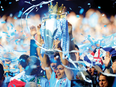Manchester City clinched their first title for 44 years with Sergio Aguero's (lifting the trophy) last-minute winner in their final match against QPR. Net photo.