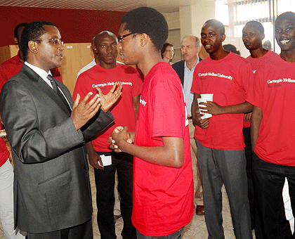 Education Minister, Dr Vincent Biruta (L) chats with Students of Carnegie Mellon University yesterday. The New Times / John Mbanda.