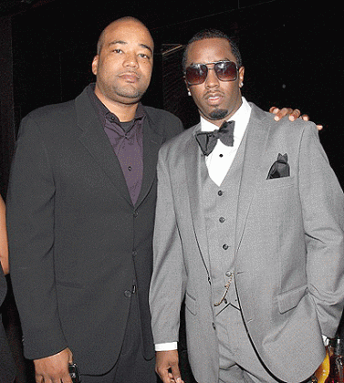 Hip hop architect Lighty (L) with Sean Diddy Combs in 2008. Net photo.