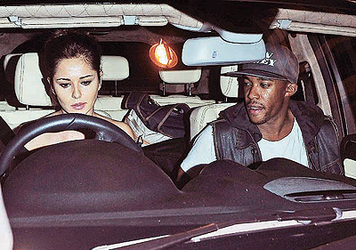 Cheryl Cole was pictured behind the wheel last night (Wednesday) as she picked up her boyfriend Tre Holloway. Net photo.