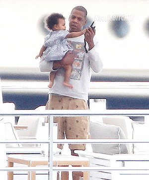 Beyoncu00e9: Jay-Z and I u2018love changing diapersu2019. Net photo.