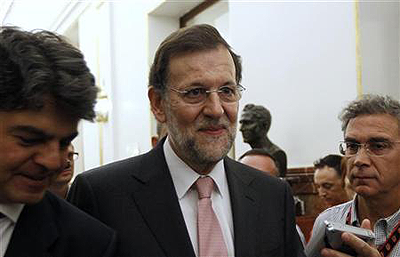 Spanish Prime Minister Mariano Rajoy (C) leaves after a parliamentary session at the Spanish parliament in Madrid on September 12. Net photo.