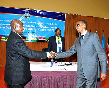 President Museveni (L) receives President Kagame to the ICGLR Heads of State and Government Summit in Kampala yesterday.  The New Times / Village Urugwiro. 