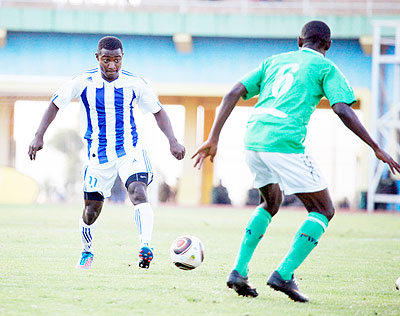 Burundian international midfielder Fuadi Ndayisenga (left) netted the only goal that helped Rayon Sport to their first win of the season on Saturday. The New Times/T. Kisambira.