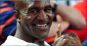 Holyfield hints at retirement while confirming auction. Net photo.
