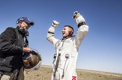 Skydiver Felix Baumgartner set a world record with his jump from more than 38km above sea level / Net photo
