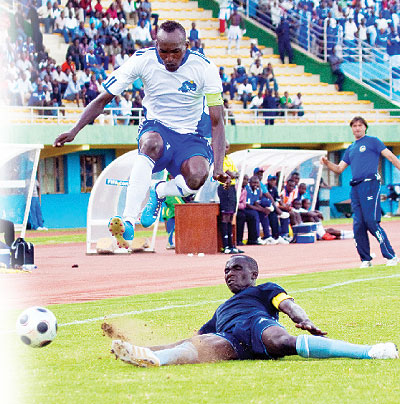 Rayon's Karim Nizigiyimana avoids a tackle from Police's Jean Bosco Uwacu. Rayon  won 2-0 at Amahoro stadium last weekend. The New Times File.