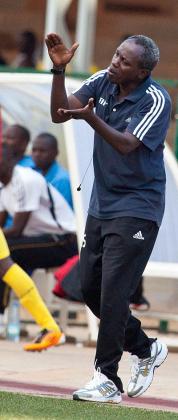 SC Kiyovu coach Jean Baptiste Kayiranga stresses a point to his players during the match against Mukura on Sunday. The New Times /  T. Kisamabira.