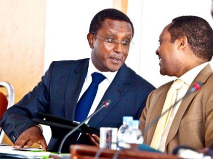 Hon. Vincent Biruta sharing ideas with Prof. Shyaka Anastase 