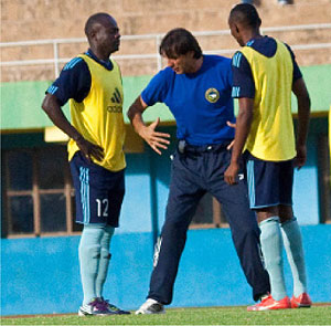SPECIAL TACTICS: Goran Kuponovic (C) giving instructions to  his substitute players during a previous league match against Kiyovu at Amahoro stadium. The New Times / T. Kisambira.