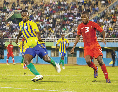 Elias Uzamukunda beats off a challenge by Namibia's Jamunovandu Ngatjizeko in yesterdayu2019s international friendly at Amahoro National Stadium. The New Times/T. Kisambira.