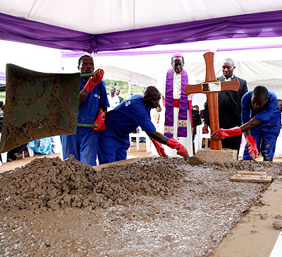 Cemetry workers at Rusororo during a burial ceremony. The facility is said to be running out of space hardly a year of its opening. The New Times / T. Kisambira.