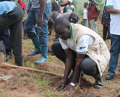 Minister Stanislas Kamanzi at the launch of the tree planting exercise on Friday in Rwabicuma sector, Nyanza district. The New Times / JP Bucyensenge.