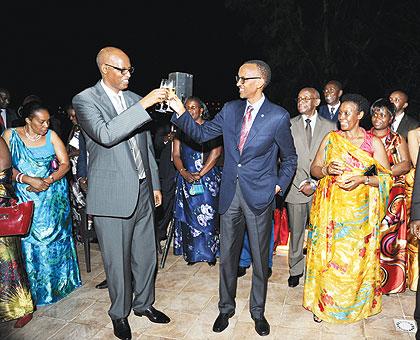 President Kagame and Gorillas Hotel owner, Emmanuel Rusera (L) toast in celebration of the new addition to the Hotel chain as Mrs Rusera (R) and guests look on. The Sunday Times / Village Urugwiro.