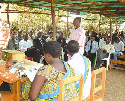 Gacaca judges during trial (File photo)