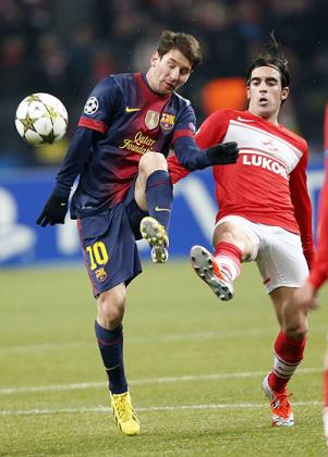 Lionel Messi (left) is now six goals away from breaking Muller's record. Net photo.