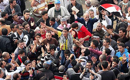 Thousands march to Tahrir as pressure piles on Egyptu2019s Mursi. Net / photo.