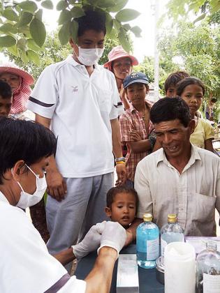 Villagers on Thailandu2019s border with Burma are tested for drug-resistant malaria. Net photo.