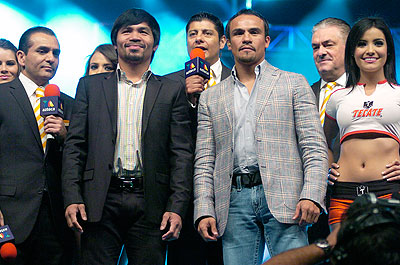Pacquiao, left, and Marquez, right, pose for photos during a news conference, Wednesday. Net photo.