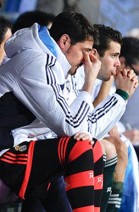 Iker Casillas sits on the bench during Real Madrid's match with Malaga. Net photo.