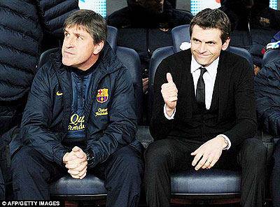 Tito Vilanova (right) returned to the dug-out to see Barcelona win 4-0. Net photo.
